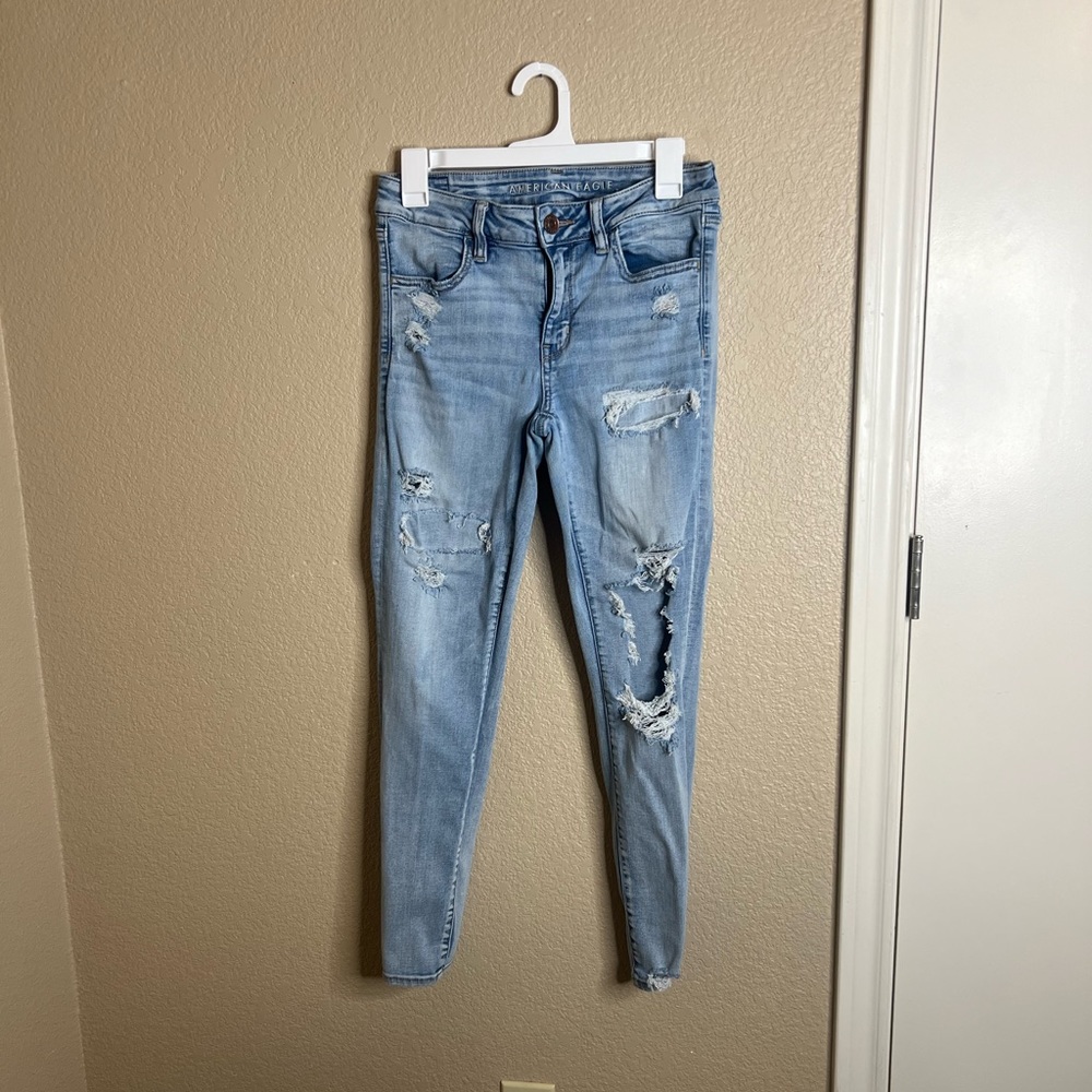 American Eagle distressed Jeans. Size 8